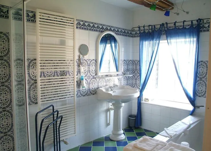 Les D'hotes Benoit Breton 住宿加早餐酒店 比勒涅维尔